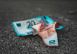Το φάντασμα του χρέους επιστρέφει πάνω από την Ευρώπη
