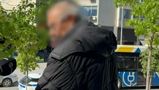 Θεσσαλονίκη: Δίωξη στον ηλικιωμένο που εισέβαλε με σφυρί σε τράπεζα – Τι ισχυρίστηκε ο ίδιος