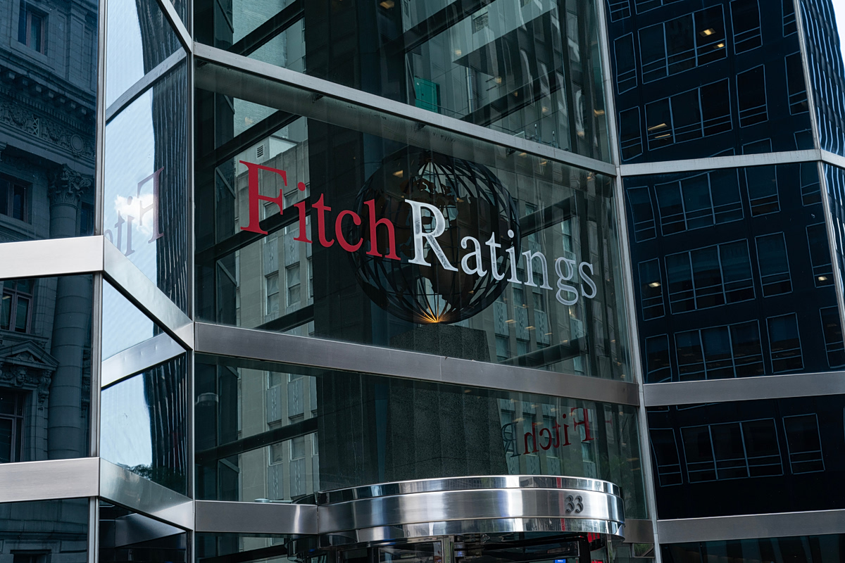 Fitch: Μπαίνει στο «μικροσκόπιό» της η ελληνική οικονομία