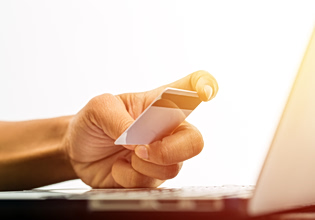 Online αγορές: Πόσα ξοδεύουν οι Έλληνες – Τι αγοράζουν