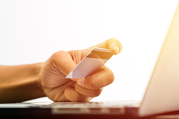 Online αγορές: Πόσα ξοδεύουν οι Έλληνες – Τι αγοράζουν
