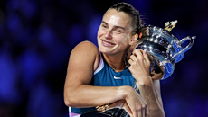 Η Σαμπαλένκα παίζει με διαμάντια στο Roland Garros και διχάζει το τένις