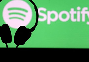 To Spotify θα παίζει τραγούδια της Universal διασκευασμένα από ΑΙ