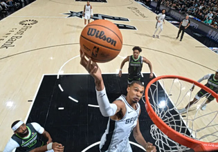 NBA: Διέλυσαν τους Τίμπεργουλβς και ισοφάρισαν οι Σπερς, 2-0 για τους Νικς (vids)