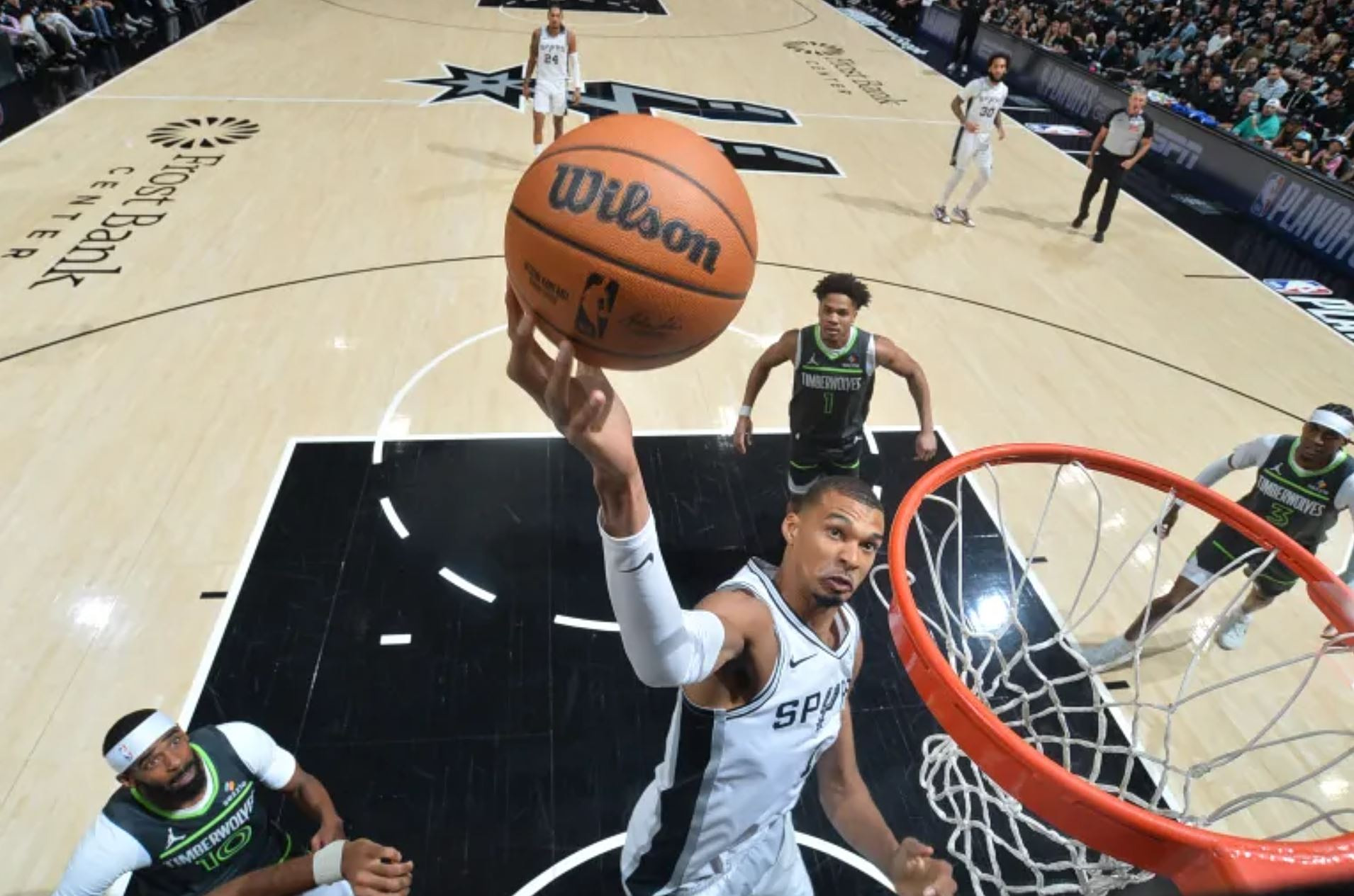 NBA: Διέλυσαν τους Τίμπεργουλβς και ισοφάρισαν οι Σπερς, 2-0 για τους Νικς (vids)