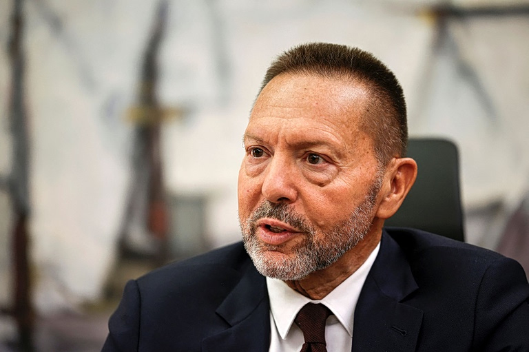Στουρνάρας: Αστικός μύθος οι τριγωνικές συναλλαγές μεταξύ τραπεζών – servicers