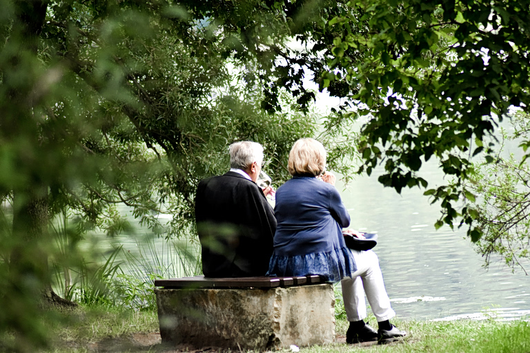 Economist: Πώς οι boomers ασκούν πίεση στο μέλλον της Ευρώπης