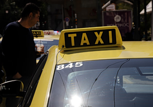 «Παγώνει» η υποχρεωτική απόσυρση παλαιών ταξί