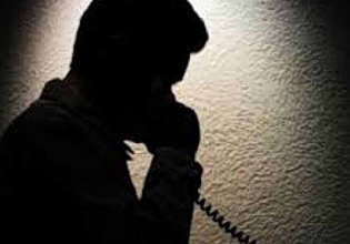 «Tο μπολάκι με τα κοσμήματα που το έχετε;» – Οι διάλογοι από τη δράση της σπείρας που εξαπατούσε πολίτες παριστάνοντας υπαλλήλους του ΔΕΔΔΗΕ