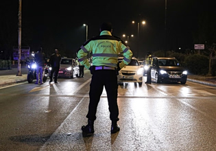 Κορίνθος: Συνελήφθη 26χρονη που είχε δημιουργήσει διαδικτυακή ομάδα που ενημέρωνε για τα μπλόκα της Τροχαίας