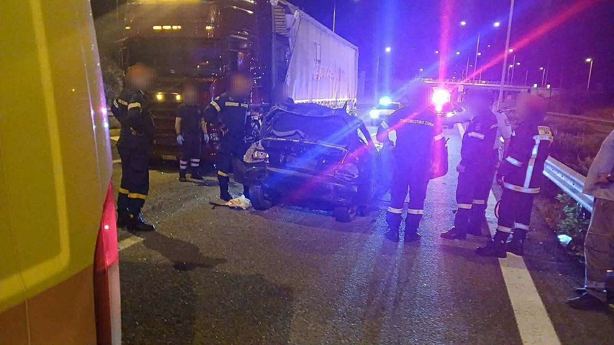Tραγωδία στην Ιόνια Οδό – Ένας νεκρός και μία τραυματίας σε τροχαίο με νταλίκα και ΙΧ