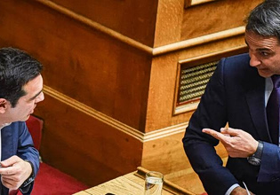 Η κυβέρνηση Μητσοτάκη του «τα πάντα στα χέρια του τραπεζίτη» κατηγορεί πάλι τον Τσίπρα για το 2015