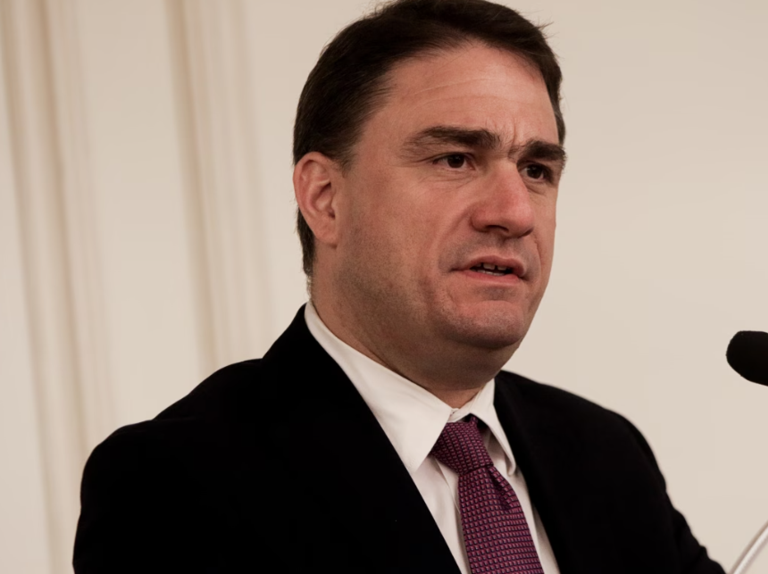 «Απαντήστε χωρίς υπεκφυγές» - Ερωτήματα ΠΑΣΟΚ σε Μαρινάκη μετά τις αντιφάσεις του Δημητριάδη για το σκάνδαλο των υποκλοπών