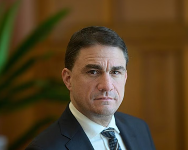 Τσουκαλάς για υποκλοπές: Θεσμική εκτροπή αν επικαλεστεί η κυβέρνηση το άρθρο 144 για να μην συσταθεί εξεταστική