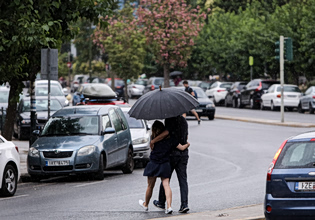 Καιρός: Τοπικές βροχές σε αρκετές περιοχές της χώρας – Η πρόγνωση για την Αττική