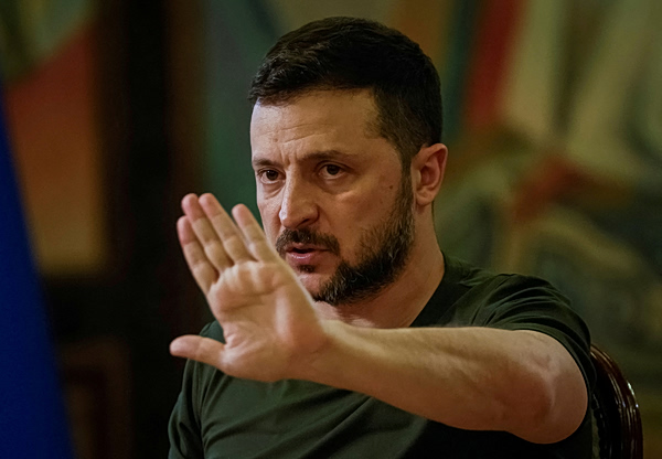 Ουκρανία: Κατάπαυση του πυρός από τα μεσάνυχτα της Τρίτης, ανακοινώνει ο Ζελένσκι