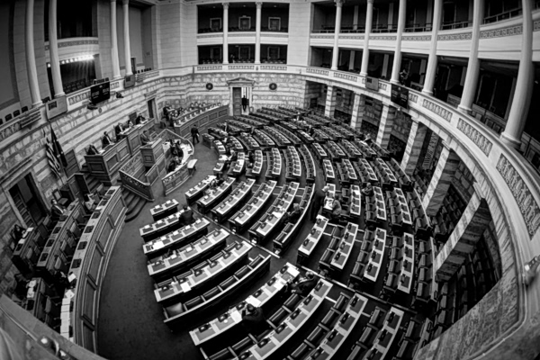Μαθήματα συγκάλυψης, ποιο Σύνταγμα είναι αυτό που δεν επιτρέπει τη λογοδοσία στον κυρίαρχο λαό;