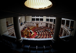 Ο λόγοι που οδήγησαν τον Οζγκιούρ στην ανεξαρτητοποίηση – Τι λένε στη Νέα Αριστερά για την απόφαση του βουλευτή
