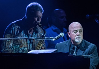 «Billy & Me»: Έρχεται ταινία για τη ζωή του Μπίλι Τζόελ, με σκηνοθέτη τον Τζον Ότμαν