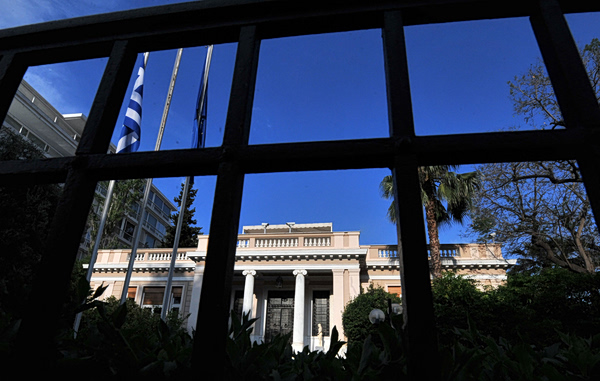 Απαντες καταγγέλλουν θεσμική εκτροπή η κυβέρνηση ψάχνει πως θα πει όχι στην Εξεταστική