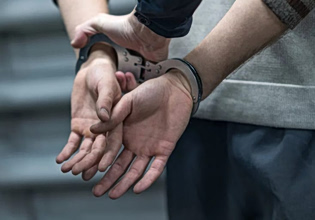 Μύκονος: Σύλληψη 39χρονου ο οποίος κατηγορείται ότι διακινούσε ναρκωτικά