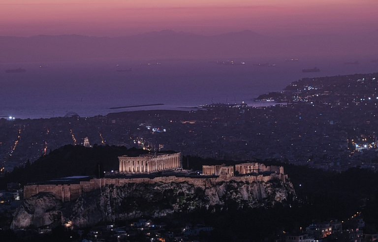 Ο Θοδωρής Κολυδάς «δείχνει» τις περιοχές που πρέπει να διερευνηθούν για την οσμή αερίου στην Αττική