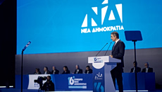 Με άγχος για εσωκομματικά και δελφίνους ο Μητσοτάκης στο συνέδριο