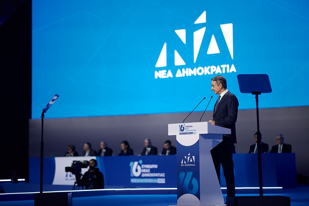 Με άγχος για εσωκομματικά και δελφίνους ο Μητσοτάκης στο συνέδριο
