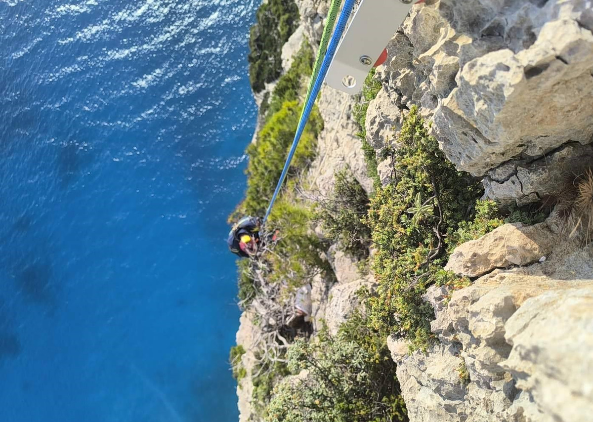 Ζάκυνθος: Ρίσκαρε τη ζωή του για μια… selfie o 22χρονος τουρίστας που έπεσε στον γκρεμό στην παραλία του Ναυαγίου