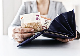 ΕΦΚΑ – ΔΥΠΑ: Πότε θα καταβληθούν συντάξεις και επιδόματα