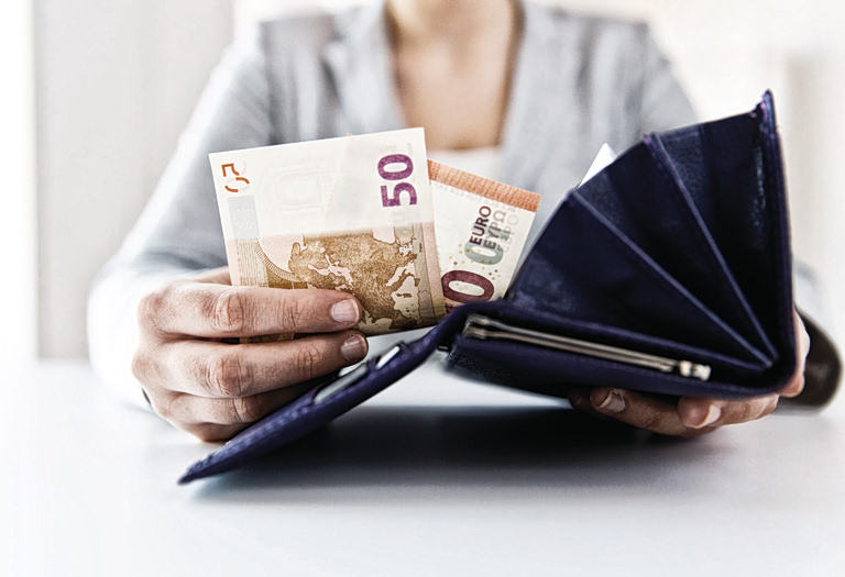 ΕΦΚΑ – ΔΥΠΑ: Πότε θα καταβληθούν συντάξεις και επιδόματα