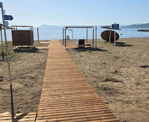 Ισότιμη πρόσβαση στη θάλασσα σε παραλίες του Δήμου Λοκρών