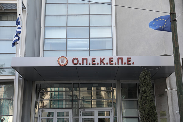 Ο ΟΠΕΚΕΠΕ και τα «γαλάζια» ρουσφέτια στο επίκεντρο της πολιτικής αντιπαράθεσης
