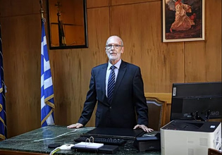 24 ώρες μετά και ο κ. Τζαβέλλας ακόμη δεν έχει παραιτηθεί