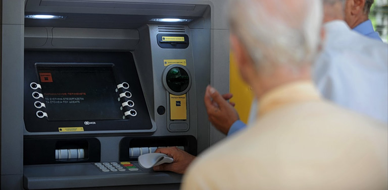Συντάξεις: Αντίστροφη μέτρηση για τις πληρωμές