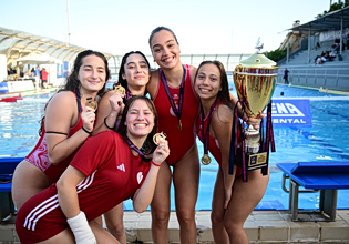 Πόλο: Δείτε την απονομή του πρωταθλήματος στις γυναίκες του Ολυμπιακού (vids)
