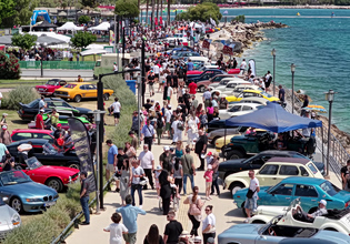 Alimos Classic Car Sunday: Κλασικά αυτοκίνητα, εντυπωσιακά supercars και ρεκόρ επισκεπτών