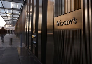 Νόμος Κατσέλη: Ο λόγος που η Moody’s δεν ανησυχεί για το κόστος στις τράπεζες