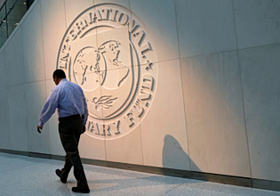 ΔΝΤ: Πρόβλεψη για εκτίναξη του δημόσιου χρέους της ΕΕ στο 130% – Ο ρόλος των αμυντικών δαπανών