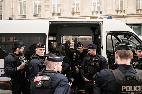 Γαλλία: 4χρονη εντοπίστηκε αφυδατωμένη δίπλα στη σορό της μητέρας της