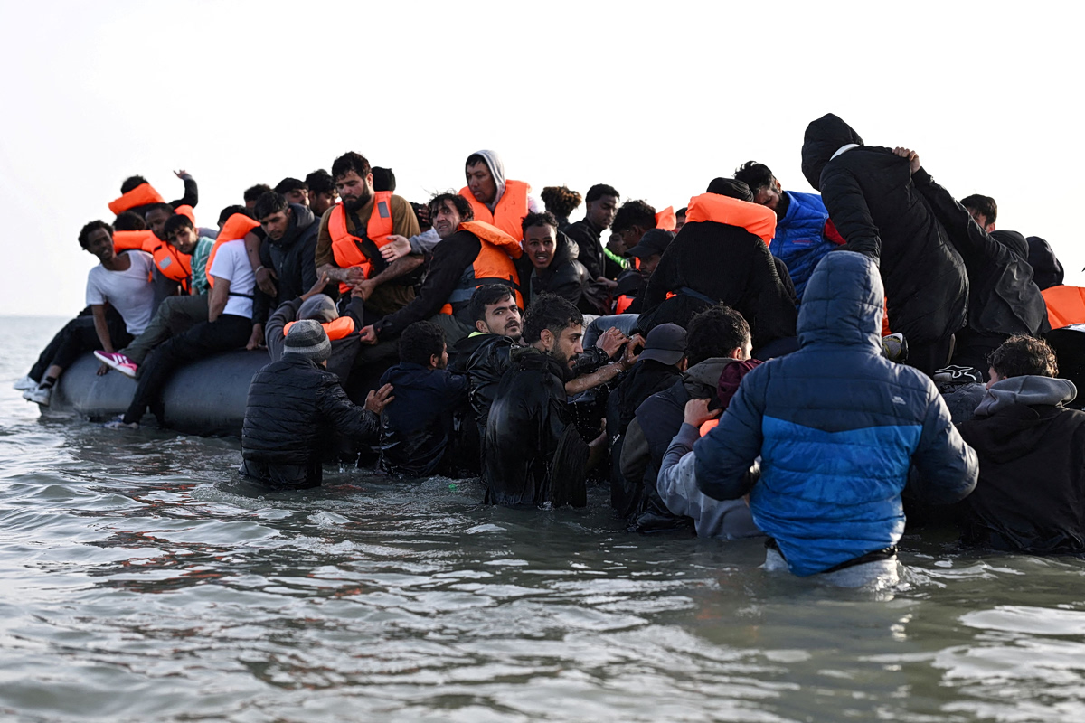 Μετανάστες: Γαλλία και Ισπανία τάσσονται κατά των «κέντρων επιστροφών» σε τρίτες χώρες