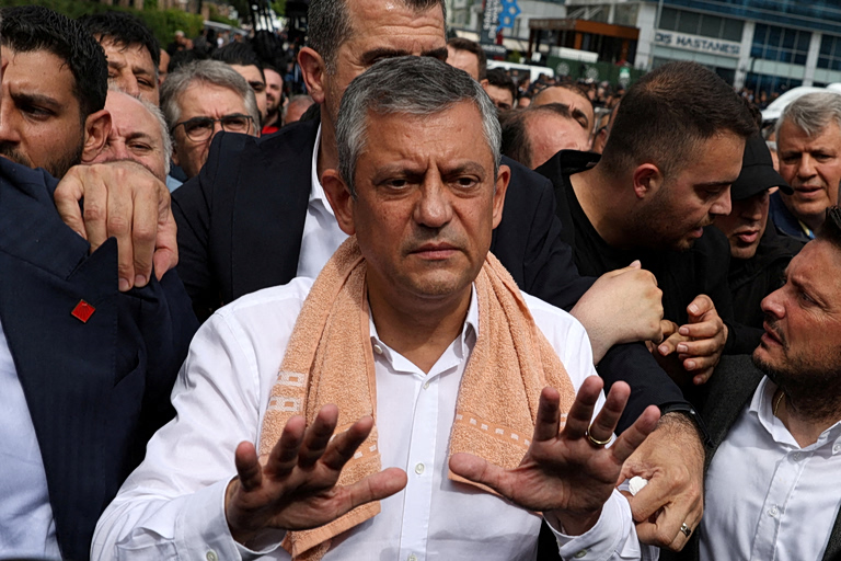 Οζγκιούρ Οζέλ: Η κρίση δημοκρατίας στην Τουρκία λαμβάνει διαστάσεις κρίσης περιφερειακής ασφάλειας