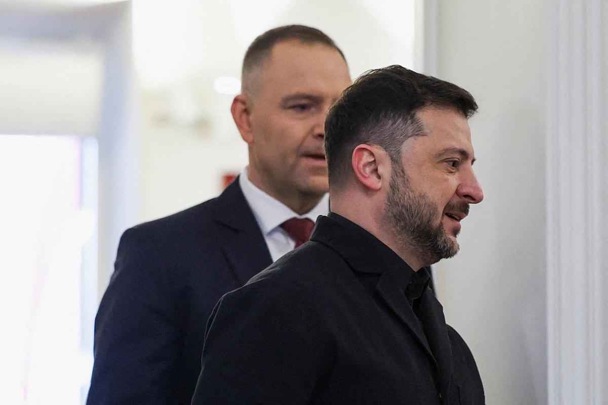 Υψηλόβαθμοι Ουκρανοί αξιωματούχοι επιστρέφουν τις πολωνικές τους διακρίσεις υποστηρίζοντας τον Ζελένσκι