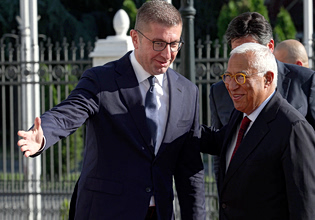 Η Βόρεια Μακεδονία πρέπει να τροποποιήσει το Σύνταγμά της για την έναρξη ενταξιακών διαπραγματεύσεων με την ΕΕ