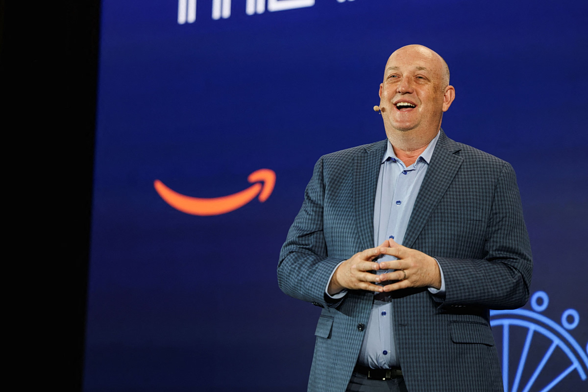 Νέο ρομπότ πιάνει δουλειά στην Amazon, αυξάνονται οι απολύσεις