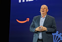 Νέο ρομπότ πιάνει δουλειά στην Amazon, αυξάνονται οι απολύσεις