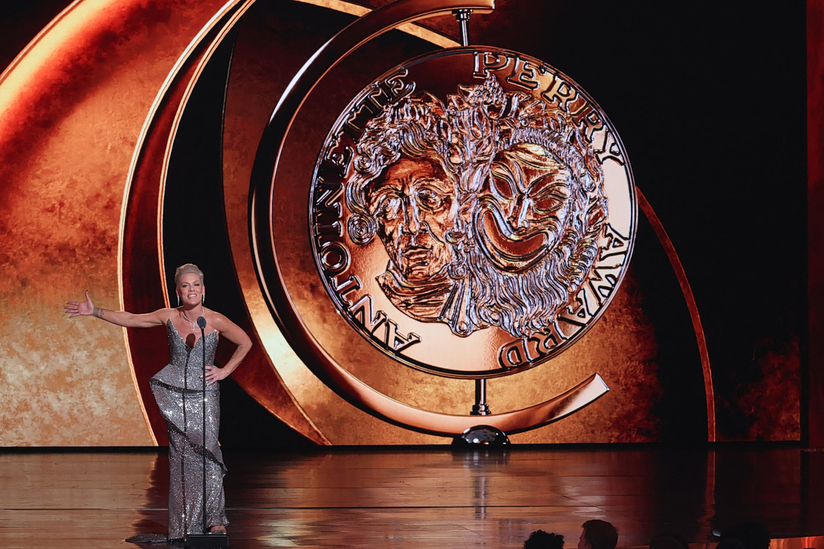 Tony Awards 2026: Η Pink, οι συγκινητικές ομιλίες και οι μεγάλοι νικητές της βραδιάς