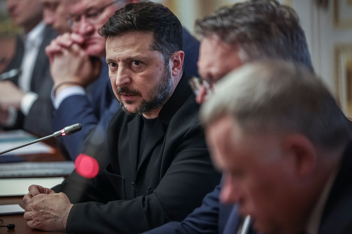 O Ζελένσκι έδωσε διορία μια εβδομάδα στον Λουκασένκο να απομακρύνει εξοπλισμό μακριά από τα σύνορα
