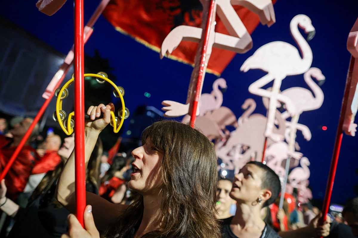 Το κίνημα των «Φλαμίνγκο»: Πώς η Gen Z της Αλβανίας κερδίζει τον Έντι Ράμα στο δικό του παιχνίδι