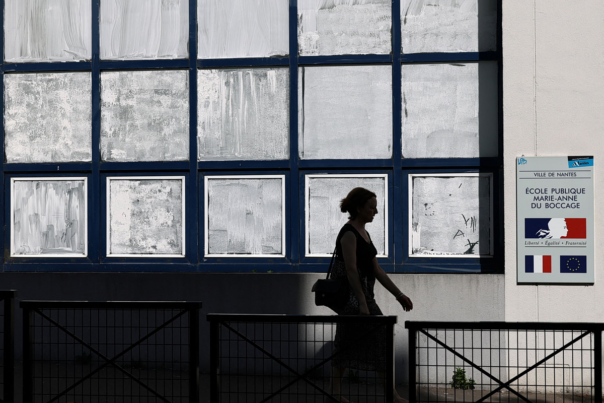 Καύσωνας: Γιατί οι Γάλλοι ζωγραφίζουν με κιμωλία στα παράθυρά τους τις ημέρες που κάνει ζέστη